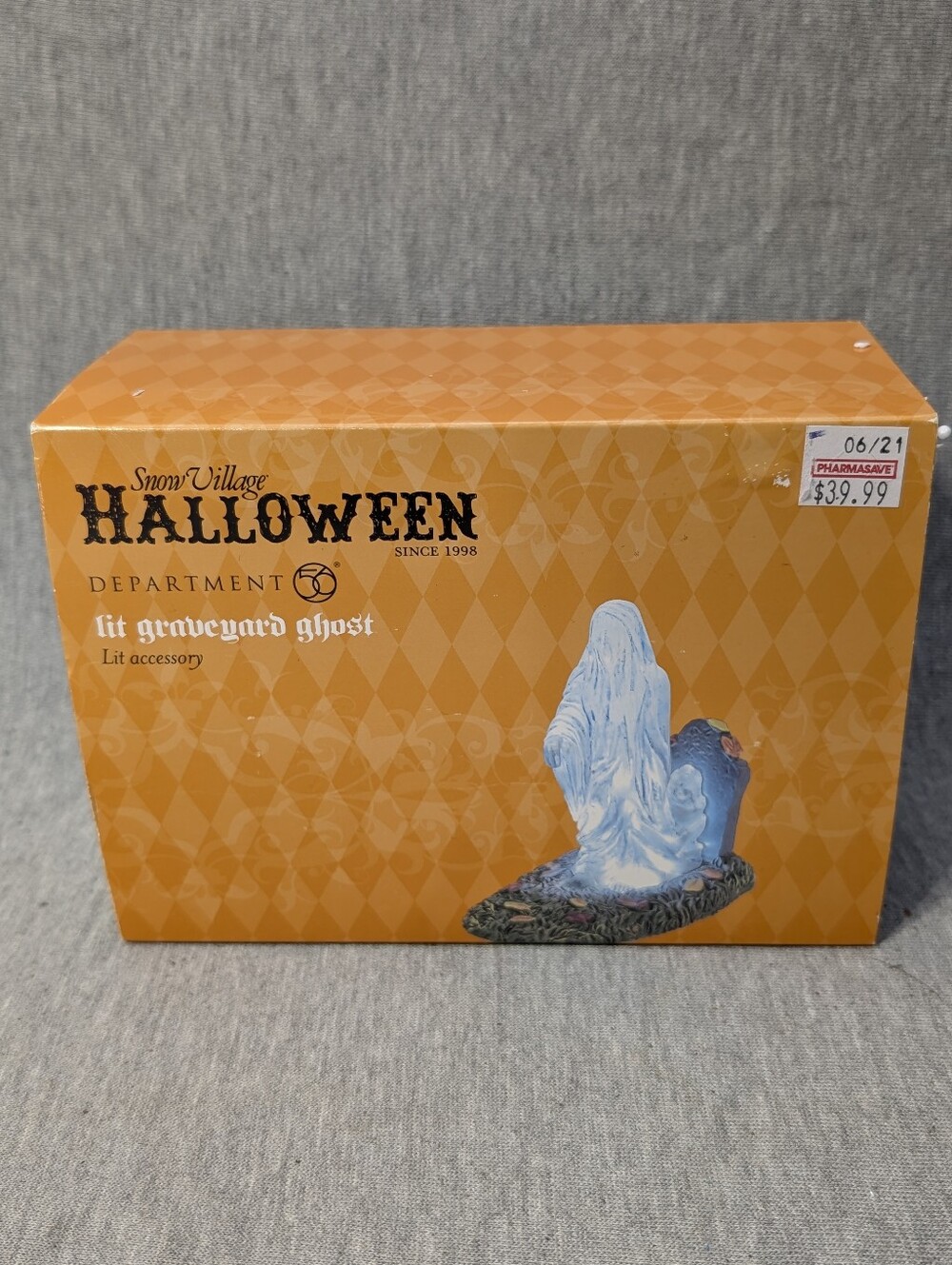 Halloween Lit Graveyard Ghost Figurine On/Off Switch C Size Batteries Indoor New